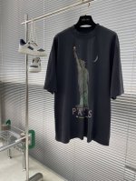 Balenciag 新款自由女神印花短袖，这款短袖采用复古平纹针织面料，克重230G，搭配 32S双纱拉架螺纹，克重350G，高密度网点印花工艺，色块相互渗化小