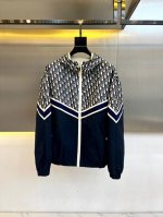 Dio迪奥、25S新品Oblique 提花夹克，采用客供顶级提花打造，质感硬朗挺拔有型，版型立体精致不易起皱，上身舒适却不失柔软度，亲肤细腻，在运动时起到透气吸