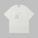 loewe25新款T恤 刺绣浮雕工艺 3D 立体感十足 绝绝子 细节 走线工整 肉眼可见的重工刺绣 高级感与设计感狠狠拿捏 时尚百搭款 采用的是 300 克重