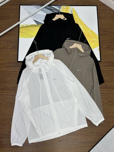 最高版本可随意对比 柜子同步更新上市Nike耐克轻薄外套皮肤衣防晒衣 穿上身冰冰凉凉的感觉 情侣款 可男女同款！连帽拉链设计 内里全包边 内外里也是设计了两个口