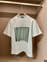 lv 官网同款 官网同款 官网同款 重磅推荐 2025Ss夏装新品 专柜在售 最新系列图案Logo短袖T恤 必须人手一件的节奏 进口顶极精梳棉面料 极为亲肤舒适