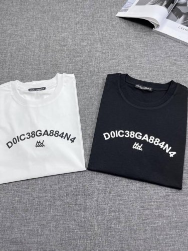 dg 杜嘉班纳 2025春夏新品 圆领休闲丝光棉短袖T恤，选用高品质韩国进口棉打造，同色系多种材质拼接和谐 原厂出品，高品质出货，车工走线整体，大货0残率，无线