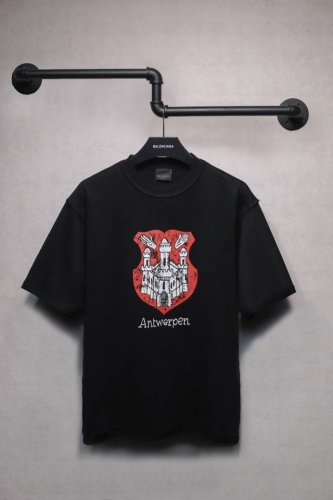 Aeniaa 24Ss安特卫普短袖T恤 克重240 磨破 割烂 做旧 工艺洗水处理 椭圆裂纹机印花 数码直喷网点工艺 对位整齐 无毛边 进口环保浆料刮浆 效果立