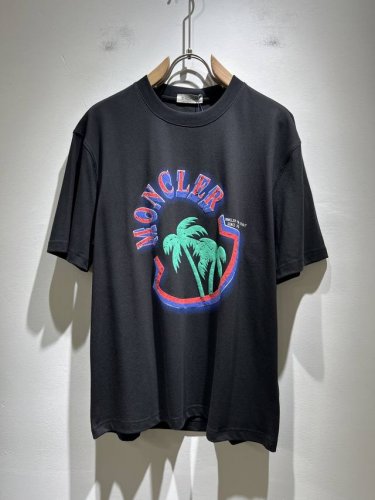 Moncler蒙家 2025春夏最新男女同款贸易订单短袖T恤 全品相 网红款 采用Logo图案压胶设计 上身舒适透气 不僵硬 整体有着丰富的立体感 品质出口订单