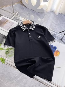 迪奥新款网眼珠地棉布翻领短Tee 男士经典标识刺绣商务休闲短袖polo衫 客供面料进口100%密织珠地棉布制成 面料手感瓷实富有弹力 区别于普通珠地棉的软塌粗糙