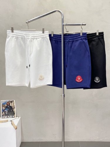 moncler蒙口独家专供新款短裤高端版本！专柜定制面料 透气舒适度高，细节无可挑剔，品牌元素设计理念，体现高品质。手感细腻柔软！呈现休闲裁剪，上身版型超赞！码
