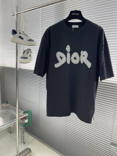 Dio 2025新款原单男士休闲打底短袖T恤！时尚百搭爆款宽松版型 原版进口双股纯棉面料 螺纹袖口.领口衣摆 手感超柔软细腻 穿着亲肤舒适 高端精品 代工厂p精