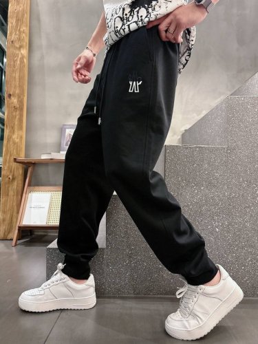 moncler 2025夏季新款铜氨丝莫代尔空气层休闲卫裤，裤身上刺绣标志性品牌标识，客供定制品牌刻印五金配件，彰显品牌格调，100%进口面料精心打造，柔软舒适