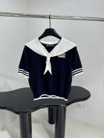 p330 ～新品海军领羊毛拼接Polo衫 柔软羊毛面料 撞色拼接图案 品牌标识刺绣徽标 撞色条纹饰边 polo海军领口 修身弹力版型 推荐入手 ：白拼蓝 ： L