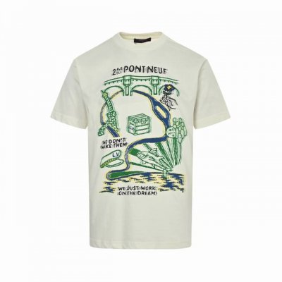 louis Vuitton 路易威登 25Ss 多元素印花短袖 采用细支数纱线织造，使得面料质地轻薄，透气性好，穿着舒适，经过精梳处理，去除杂质和短纤维，纱线品