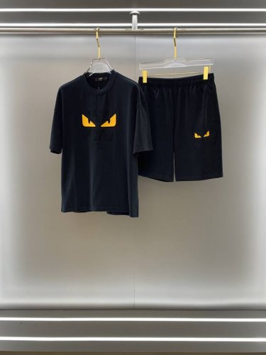 芬迪 Fendi 高端定制 2025春夏新款首发专柜最新款短袖短裤休闲套装 重工凹凸图案设计 领子袖子做破洞设计 高端订制 设计前卫时尚！品牌Logo重工艺设计