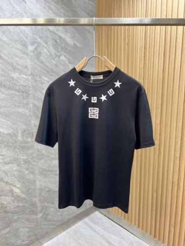 Give 纪梵希 2025春夏新品 三标齐全 圆领丝光棉短袖T恤 好货不用过多介绍 看细节 专柜码数：M-Xxxl 175 140建议L