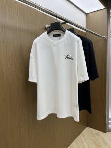Ami Ss夏装新品 专柜在售 最新系列图案Logo短袖T恤 必须人手一件的节奏！ 进口顶极精梳棉面料，极为亲肤舒适 摸上去非常的细腻，质感很好，完美体现立体感