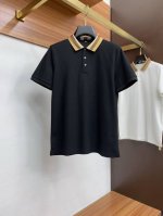巴宝莉 臻品定制系列的设计polo衫确实独具匠心 展现了定制服装的精致与品味 定制蜂窝珠地材质 不仅触感柔软舒适 还具有良好的透气性和吸湿性 确保穿着者在任何场