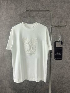 Y160S260Givenchy纪梵希2025春夏新款男士独角兽短袖T恤 独角兽灵感源自Hubert De Givenchy钟爱的动物之一 在品牌历史中占据特别