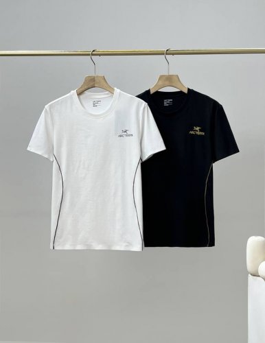 arcteryx*始祖鸟25夏季新款金标印花短袖T恤,简约大气的设计感上身很洋气显瘦内搭外穿都看亲肤透爽男女均可驾驭，打破性别局限性。 颜色:黑色 白色 尺码：