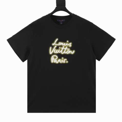 Louis Vuitton Lv 霓虹标识圆领短袖T恤 正品7400购入开发，采用60支丝光双股面料，领口1*1索罗纳罗纹，面料酵洗，胸前胶桨印花，定制辅料，合