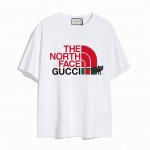 Gucci北面联名款字母短袖T恤,设计看起来满满的高街范儿！版型剪裁特别有讲究！上身很洋气显瘦内搭外穿都看高密针织圆领设计，平整简约！亲肤透爽！T恤面料的柔软性