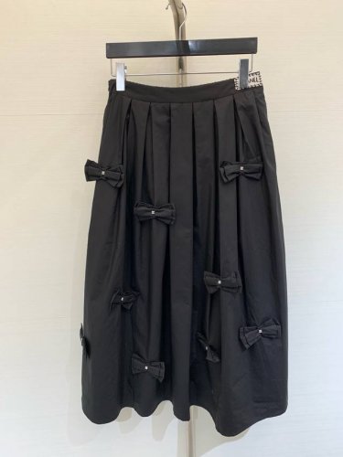新款 中古系列 双蝴蝶结半裙 爆单系列款 气质女神必入 重工蝴蝶结手工 满满的高级感 经典剪裁 拉长身材比例 实力遮肉显瘦！永恒经典是绝对不可错过的 搭配任何风