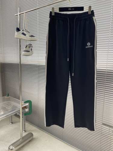 lululemon 25Ss春夏休闲卫裤 美学的焕新诠释,演绎浓郁的格调型时尚风范,细节感和设计感强悍.经典品牌标识做为色彩搭配,演绎经典的品牌时尚,为整体造型