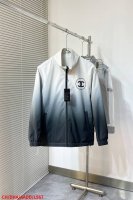 L567 Ch香奈儿 25Ss新款哈灵顿，这款 Icon 以现代风格演绎经典单品。采用灰色科技面料精心制作 搭配立领和无盖暗袋。可与该系列的或搭配，打造时尚经典