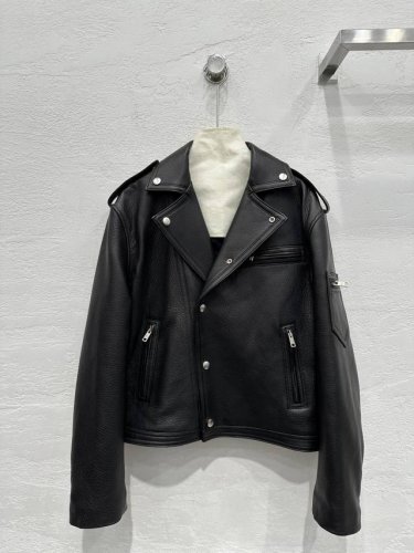 独家首发高端品质pr*Da25早春新品 李现同款廓形机车夹克皮外套 独家定制进口顶级新西兰100%小羊皮 立体纹路饱满厚实质感细腻绝绝子 经典H版型高级时髦又帅