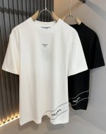 prad*A普*达2025春夏新款男女同款短袖T恤，最新款全网独家首上！！~既经典有时尚百搭，谁不爱啊，将经典再次展现，非常的耐看，自带低奢光环与辨识度！Pr*
