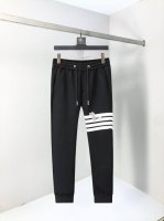 汤姆布朗 2025春季新款休闲裤！官网同步发售。品牌经典Logo休闲裤，定制面料，舒适度极好，手触感： 烈。辦识度极高，完美品相工艺。尺码：M-3Xl