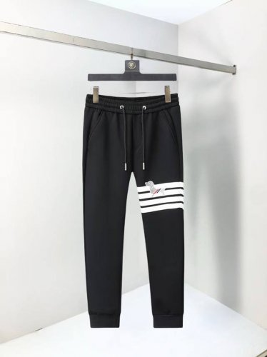 汤姆布朗 2025春季新款休闲裤！官网同步发售。品牌经典Logo休闲裤，定制面料，舒适度极好，手触感： 烈。辦识度极高，完美品相工艺。尺码：M-3Xl
