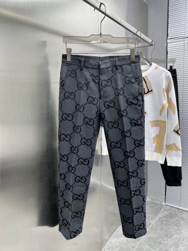 古奇 Gucci 2025Ss春秋新款 西裤 九分裤 休闲裤，高端版本！专柜定制面料 透气舒适度高，细节无可挑剔，品牌元素设计理念，体现高品质。手感细腻柔软！呈