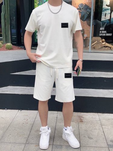 直 品牌 Gucci 古奇 2025新款男士短袖短裤套装！官网同步销售！市面高端版本！手感细腻柔软！让你穿着更加舒适！立体裁剪版型超赞！尺码:M-5Xl 下单请