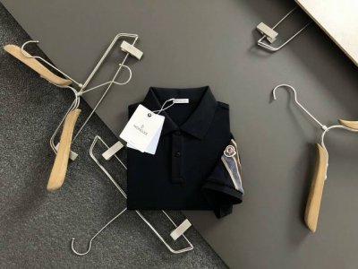 mon 2025春夏经典织带绣标Polo短袖，精致工艺专柜面料，顶级元素融合打造，经典短袖3标齐全，潮男时尚，无论是上身舒适度还是都是无可比拟的存在 码数 M-