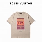 本地自取200 louis Vuitton路易威登 世界地图烫钻T恤 采用水浆渗透印花工艺是一种能够实现高渗透率的印花技术。渗透浆会均匀地涂布在织物表面上，然后