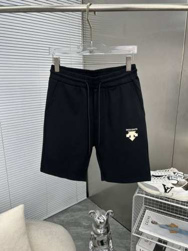 Descente迪桑特 新款来袭 2025春夏新款休闲裤短裤，进口高密度定制面料，舒适柔软亲肤，笔挺不易起皱，简单明了，超级百搭上身效果超级棒时尚百搭，笔挺有型