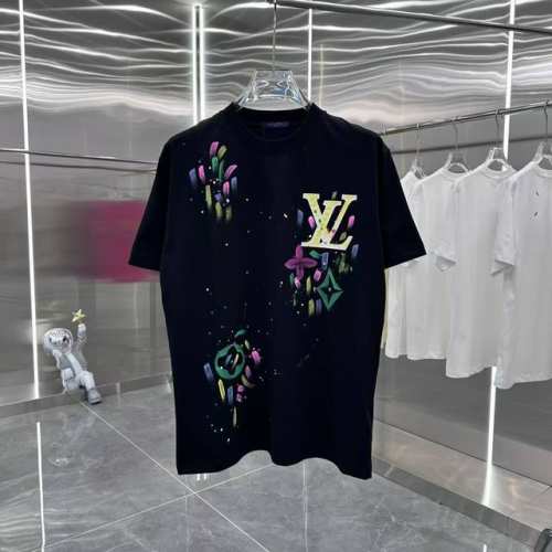 LV 2025春夏新款 圆领短袖T恤 手绘+拼皮绣花 男女同款宽松版 S M L Xl Xxl 五个码 黑色 白色