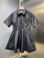 prada 顶级复刻 25夏季新品短袖连衣裙 低调奢华又高级版型不挑人上身巨显瘦可甜可盐的休闲慵懒风，定制原版开发面料 Size：Sml