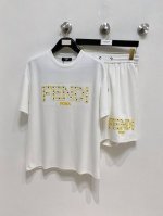 Fendi 芬迪 高端定制 2025春夏新款首发专柜最新款短袖短裤休闲套装 高端订制 设计前卫时尚 品牌Logo重工艺设计 高端定制纯棉面料.手感柔软.穿着舒适
