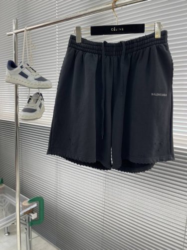 balenciag Back烫钻短裤 定制高密丝绒毛圈棉手感柔软 舒适贴肤 饰以Balenciag Back烫钻标识点缀 增添品牌辨识度 结合磨破磨毛为升华 闪