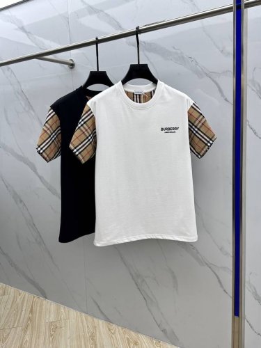 Burberry*巴宝莉 2025Fw春夏新品圆领打底外穿T恤 立体感Logo微廓形半袖纯棉打底T恤 棉 手感面糯有骨感 柔而有韧性 龟背工艺处理 格子拼接袖子