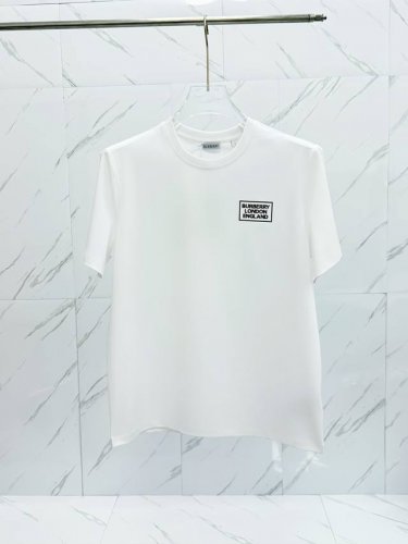 P220 Burberry 巴宝莉 25Ss春夏新品印花短袖T恤，Zg同款，胸前印有搭配品牌Burberry字样立体印花，采用80支双股丝光棉面料制成，面料质感