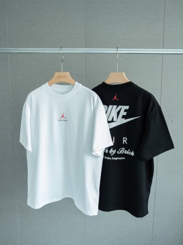 顶级品质Tee Jordan X Nigel Sylvester 联名款 Ss25 印花短袖T恤 男女同款 美版宽松版型 颜色：黑色 白色 尺码：S M L X