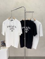 prada普拉达独家专供新款男士休闲短袖 高端定制 高端版本 时尚百搭爆款进口面料 手感超柔软细腻 穿着亲肤舒适 高端精品 代工厂P精细做工 上身非常赞 男士必