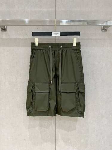 普拉达 5S 春夏新款休闲短裤 定制面料 定制Logo ，舒适度极好，手触感强烈。辨识度极高 定制进口面料 做工精细 ：码数 M-3Xl。