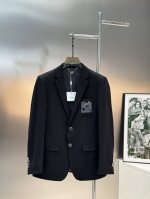 Herme*爱马*仕25S休闲西服外套高端定制精品推荐外贸公司订单！胸口口袋部位经典图形品牌新款图形皮绣花.进口原版天眼布四面弹布料，笔挺垂感十足，整件衣服车工