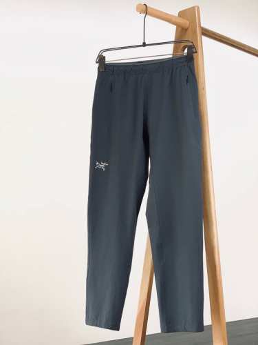 arcteryx 始祖鸟 Gamma Mx Pant 男子长裤！！！ 这个系列中最Ok的软壳裤，具有通用性能和防护性。 这款裤子版型太版正辣，好显瘦，又舒服！！