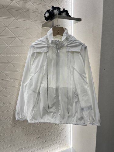 Louis Vuitto*2025新品上架 连帽防晒外套长裤套装 定制Yb进口轻薄防晒材质 透气舒适 防晒加倍 连帽抽绳拉链外套 大身素色 下摆松紧可利用抽绳调