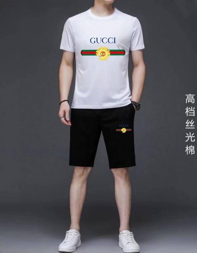 直 品牌 Gucci 古奇 2025新款男士短袖短裤套装！官网同步销售！市面高端版本！手感细腻柔软！让你穿着更加舒适！立体裁剪版型超赞！尺码:M-5Xl 下单请