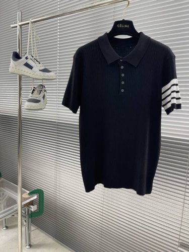 Tb 春夏基础款四杠针织polo短袖 面料柔软细腻，精密纺工艺使纱线强度增加，成衣表面光洁，纹路紧致，整体肌理感丰富，有层次。 码数：1 2 3 4 5