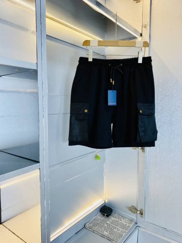 官网原单货 可穿200斤路易威登Lv 简约时尚 2025夏款夏季休闲裤短裤五分裤身穿着非常舒适 低调不失奢华 穿出去非常有档次,裤型款式和裁剪亦无需多言 上身精