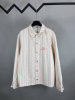 Dior 2025 Ss春夏新款 平纹针织翻领长袖外套 定制米色棉布面料 满身浅粉色条纹设计 刻字五金纽扣 前胸品牌小字母刺绣 立体剪裁 版型挺阔 休闲款式 不